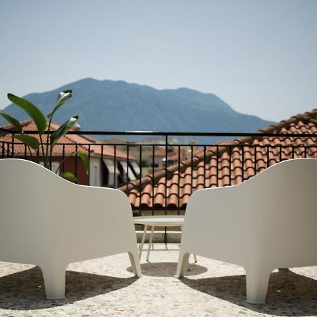 Onos - 2 Bedroom 2 Bathroom Penthouse With Terrace In Old Town Kalamata Exterior foto