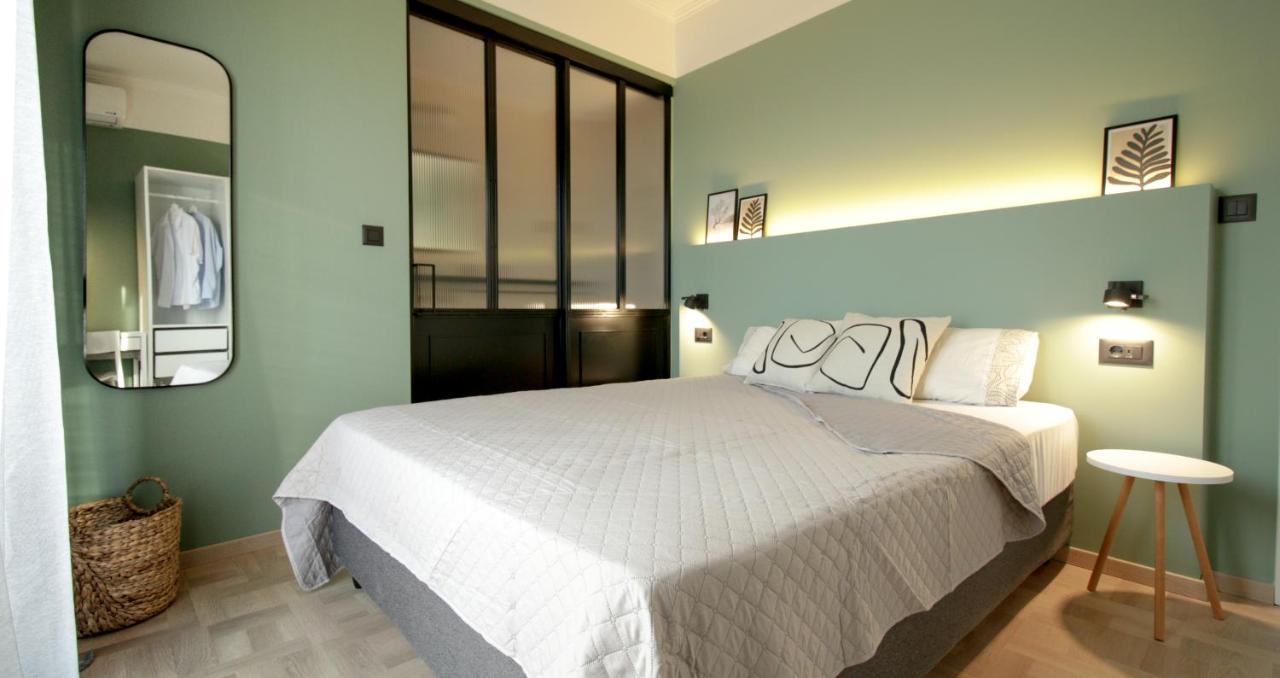 Onos - 2 Bedroom 2 Bathroom Penthouse With Terrace In Old Town Kalamata Exterior foto