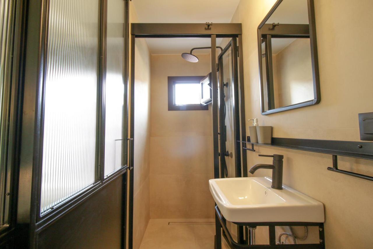 Onos - 2 Bedroom 2 Bathroom Penthouse With Terrace In Old Town Kalamata Exterior foto