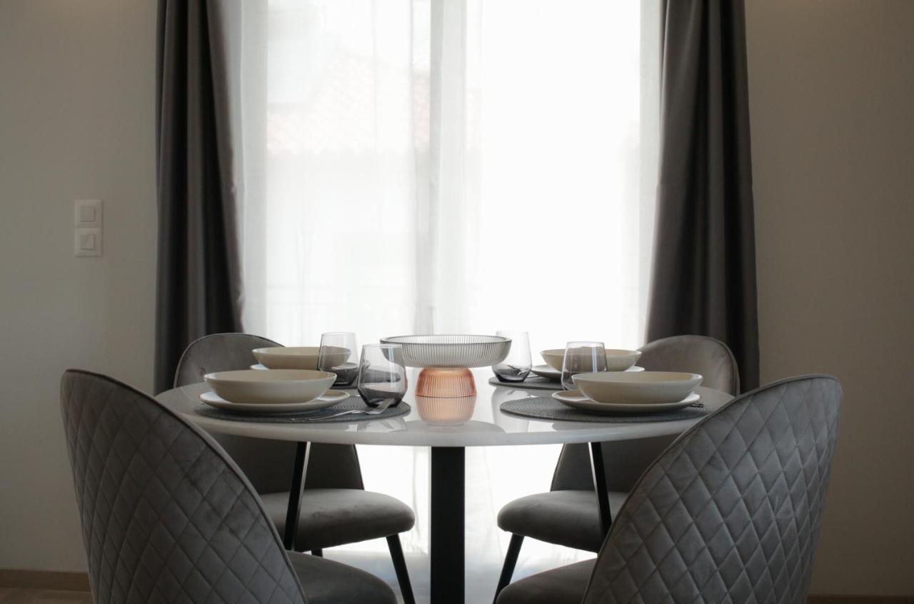 Onos - 2 Bedroom 2 Bathroom Penthouse With Terrace In Old Town Kalamata Exterior foto